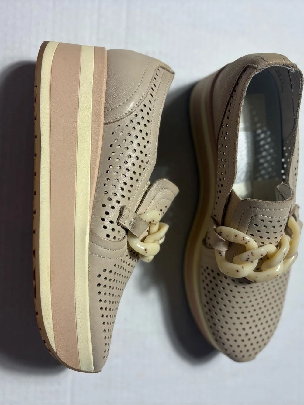 Dolce Vita Jhenee Women Sz 7.5  leather Platform Slip-On Sneakers  Chain Accent